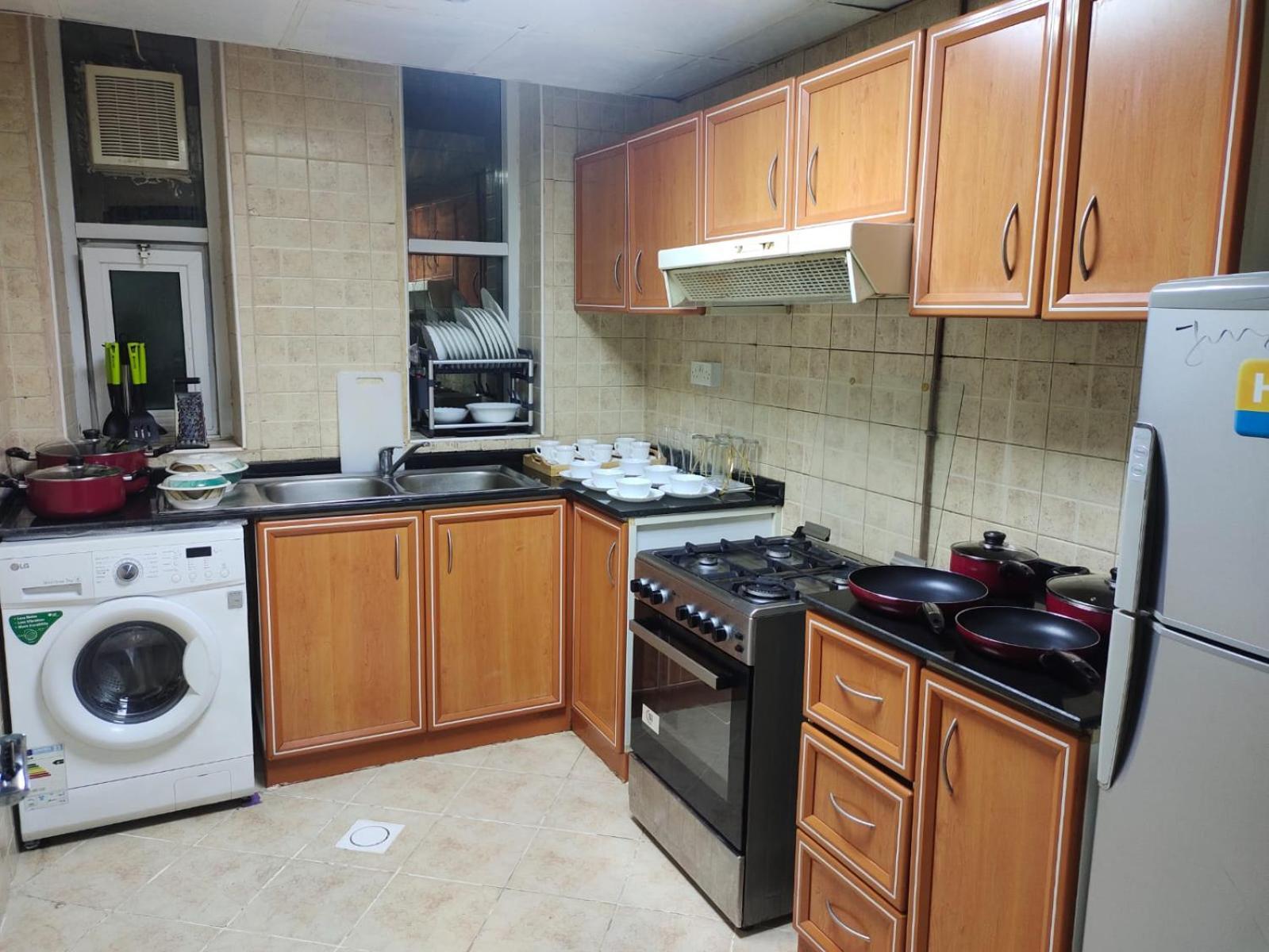 Arnim Suite - 3 Bedrooms Apartment Sharjah Exterior photo