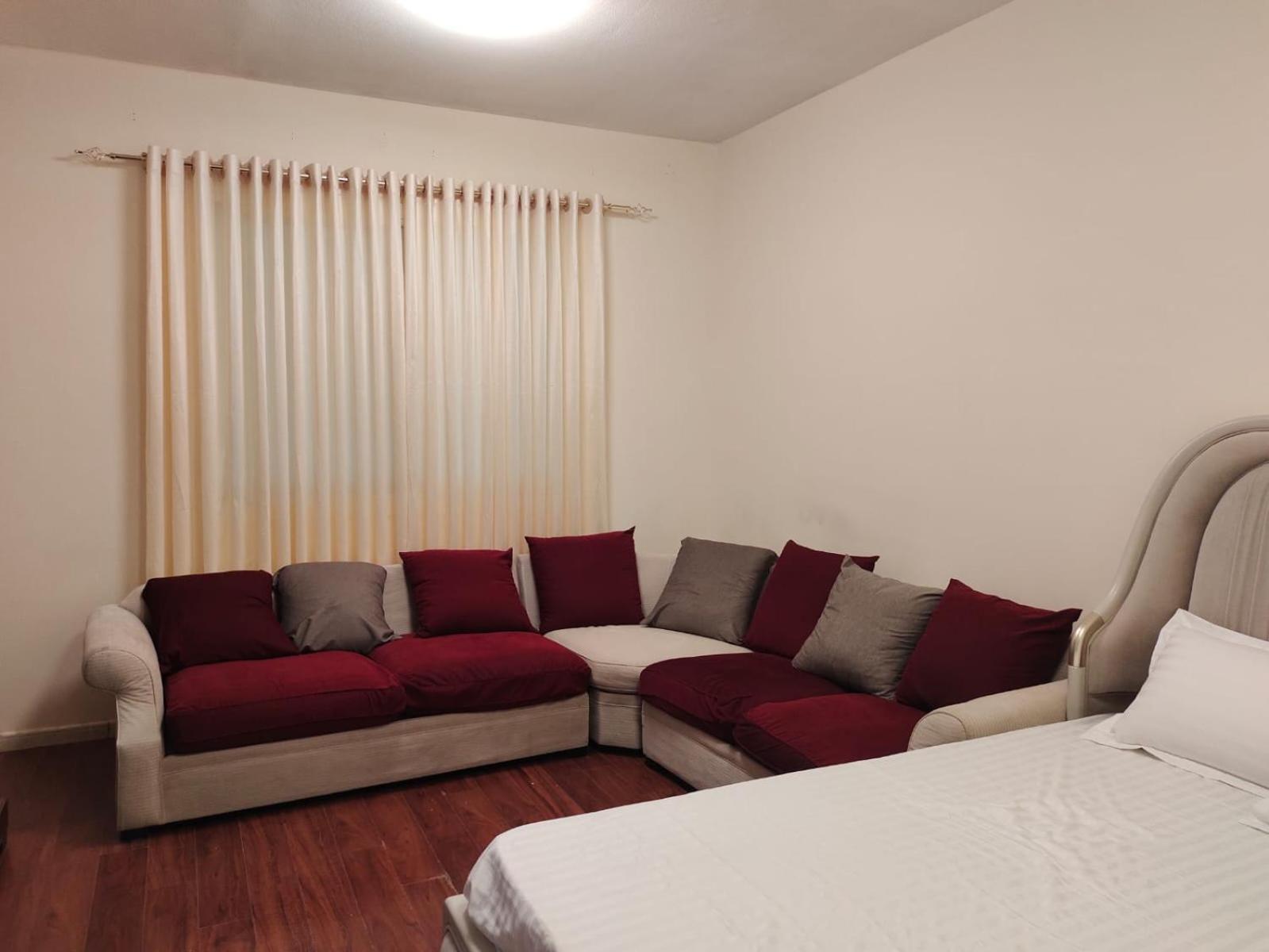 Arnim Suite - 3 Bedrooms Apartment Sharjah Exterior photo