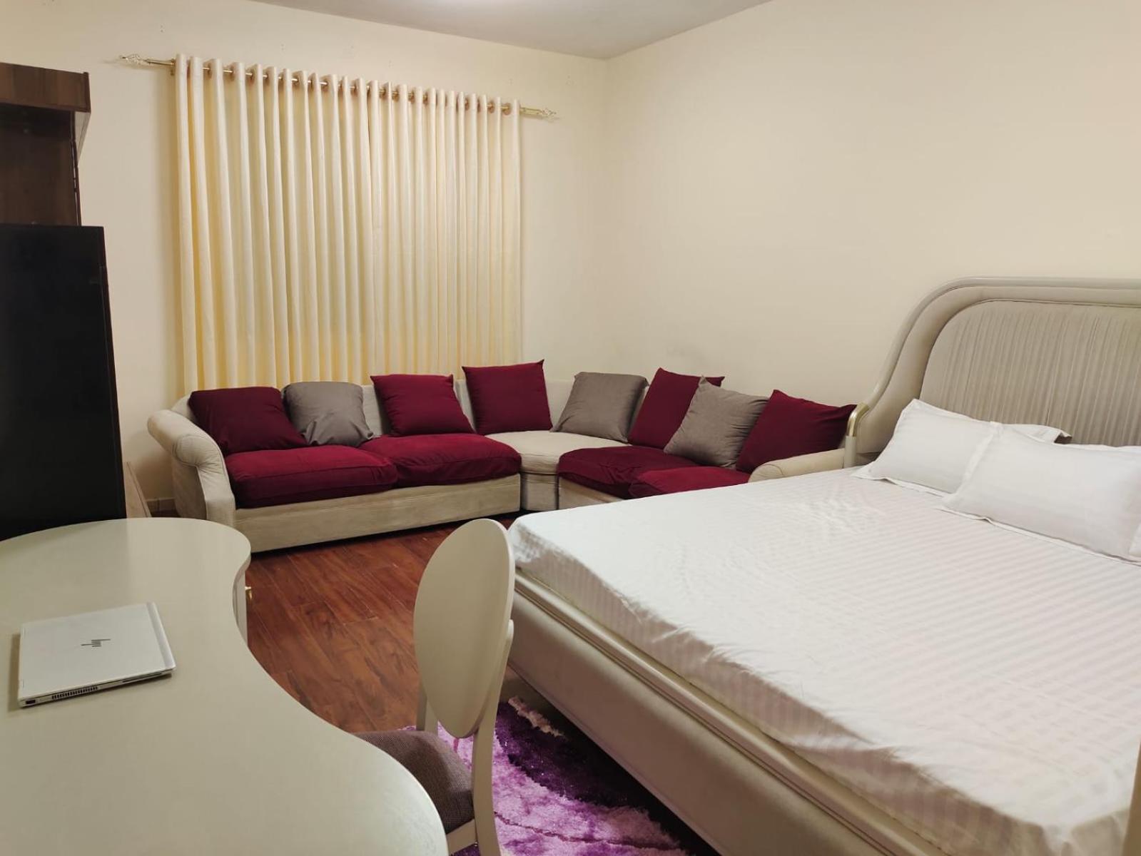 Arnim Suite - 3 Bedrooms Apartment Sharjah Exterior photo