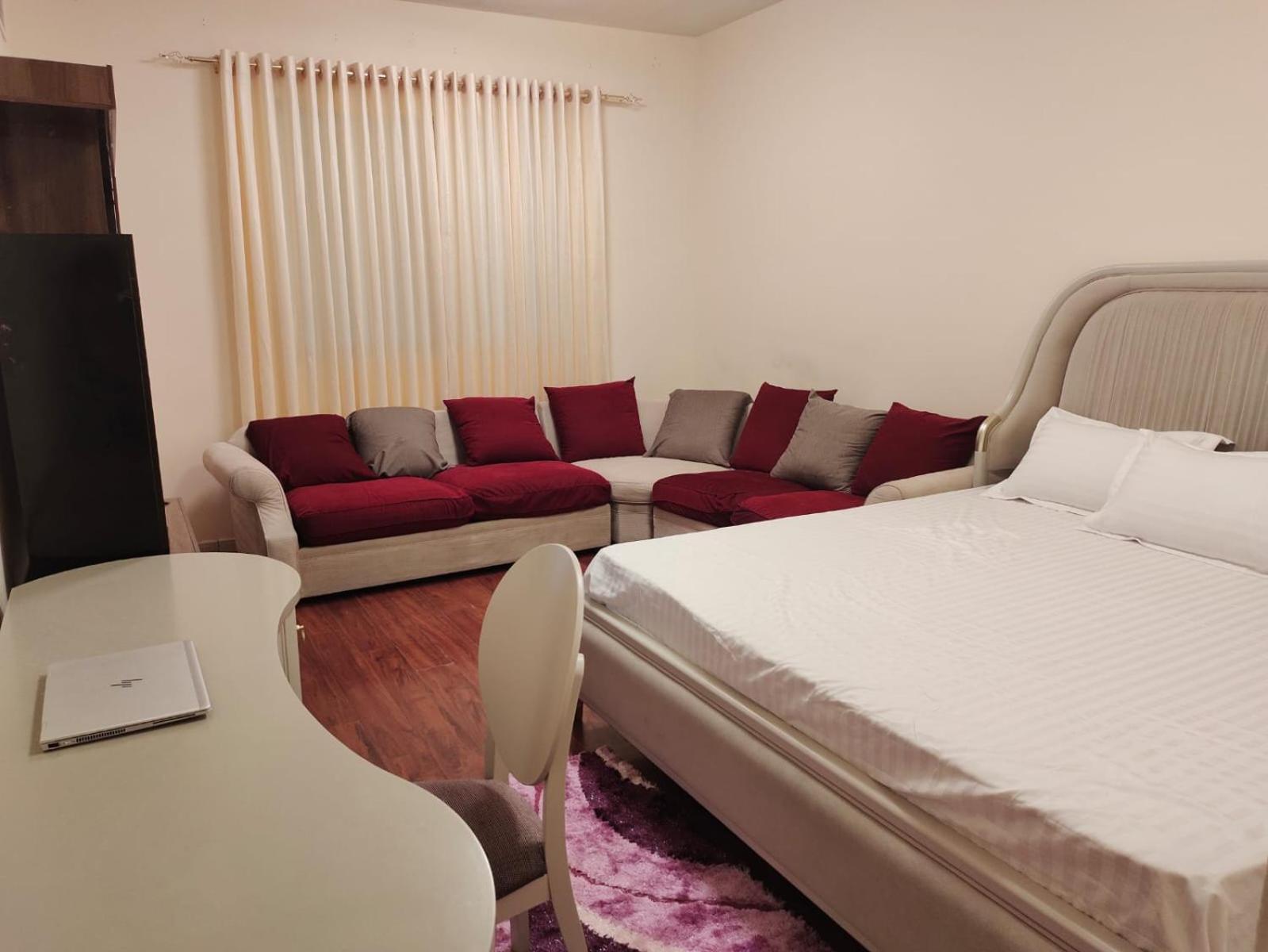 Arnim Suite - 3 Bedrooms Apartment Sharjah Exterior photo
