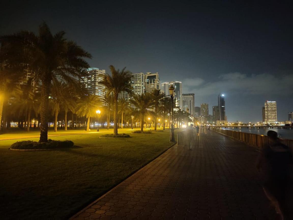 Arnim Suite - 3 Bedrooms Apartment Sharjah Exterior photo
