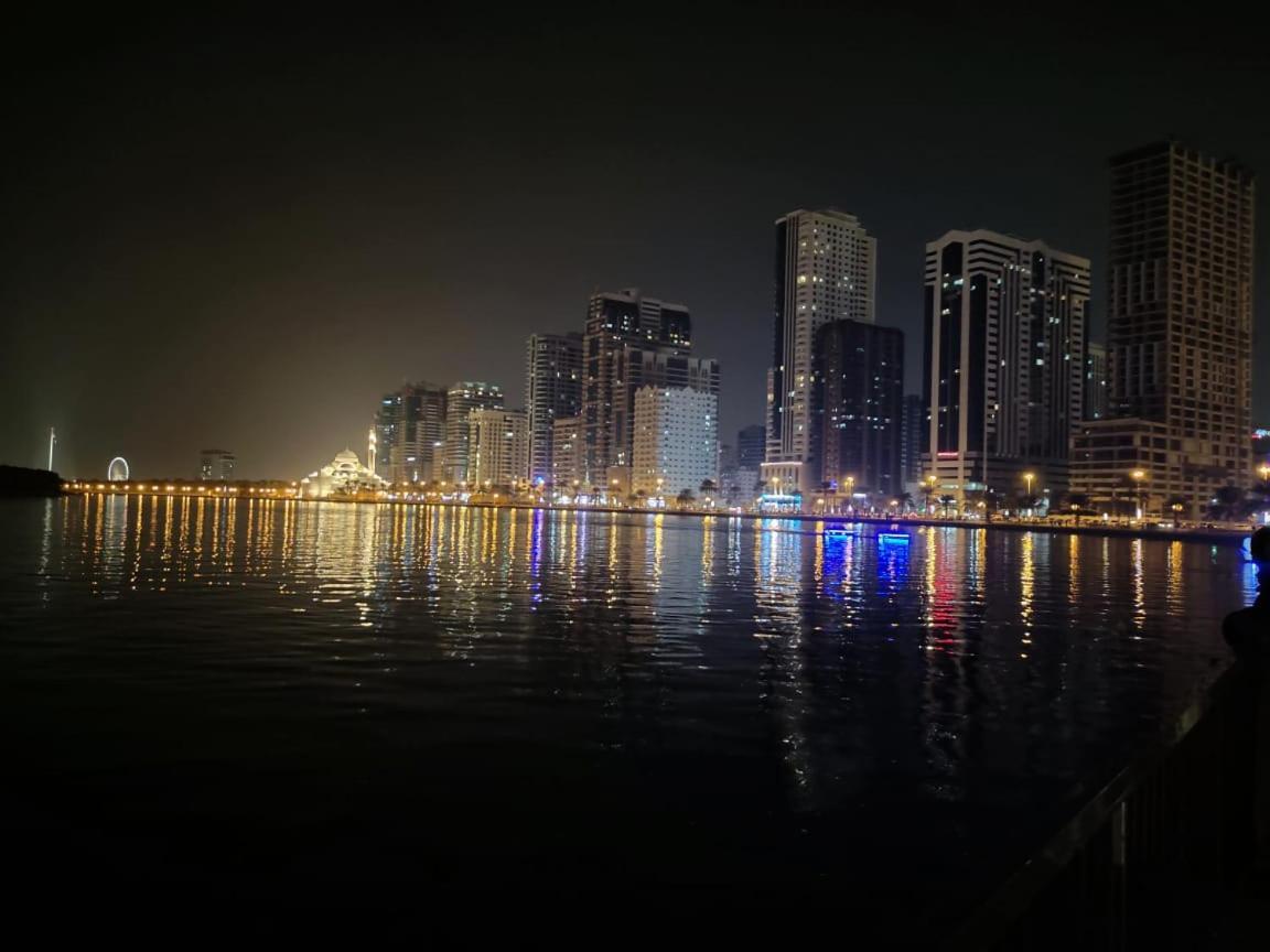 Arnim Suite - 3 Bedrooms Apartment Sharjah Exterior photo
