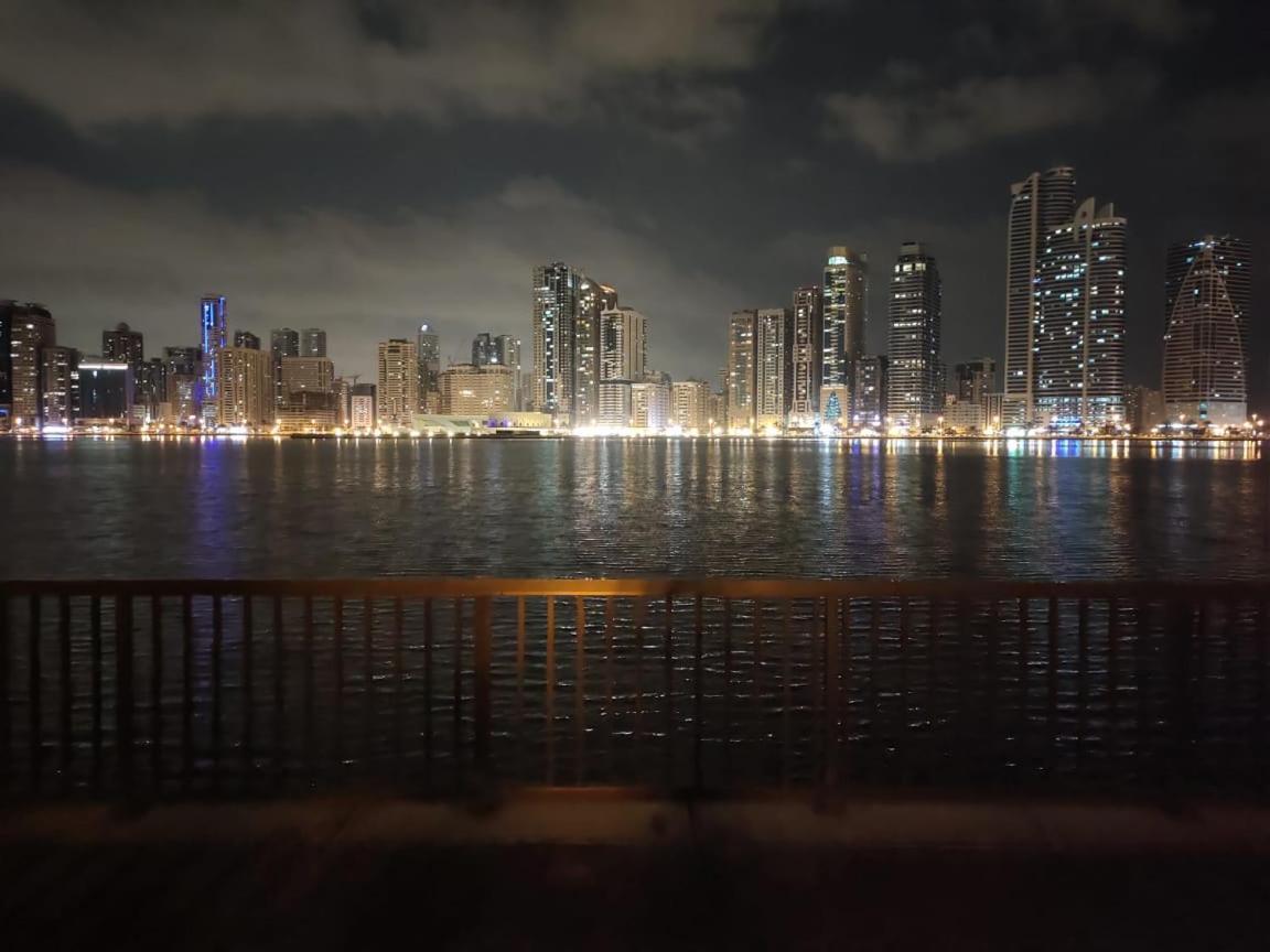 Arnim Suite - 3 Bedrooms Apartment Sharjah Exterior photo
