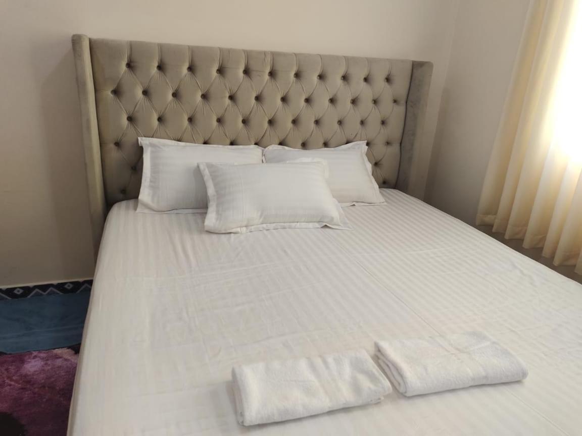 Arnim Suite - 3 Bedrooms Apartment Sharjah Exterior photo